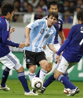 Japan-Argentina-20101008-messi-03.jpg