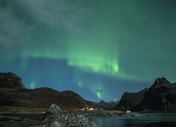 aurora-borealis-1032520__180.jpg