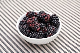 blackberries-1113734__180.jpg