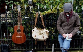 busker-1180843__180.jpg