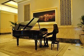 emirates-palace-hotel-1118957__180.jpg