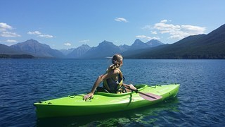 kayaking-918464__180.jpg