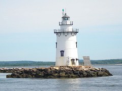 lighthouse-168241__180.jpg