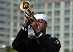 trumpeter-921698__180.jpg