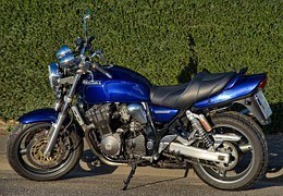 motorcycle-257403__180.jpg