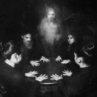 Seance.jpg