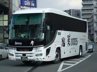 1280px-Nishitetsu_Kosoku_bus_Lions_Express01.jpg