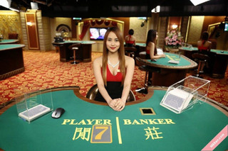 online-vs-live-baccarat.jpg