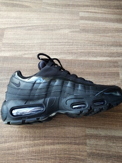 NIKE airMAX 95 side.jpg