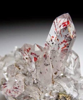 Lepidocrocite in quartz.jpg