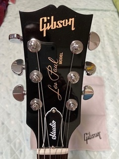 Gibson (1).jpg