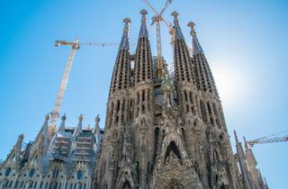 sagrada-familia-6864815_1920.jpg