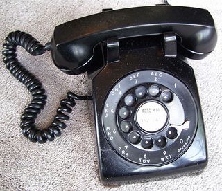 800px-Model500Telephone1951.jpg
