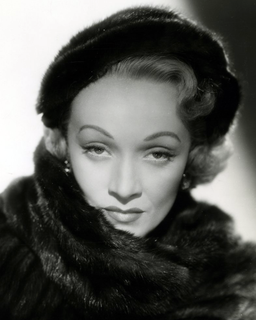 Marlene_Dietrich_in_No_Highway_(1951)_(Cropped).png