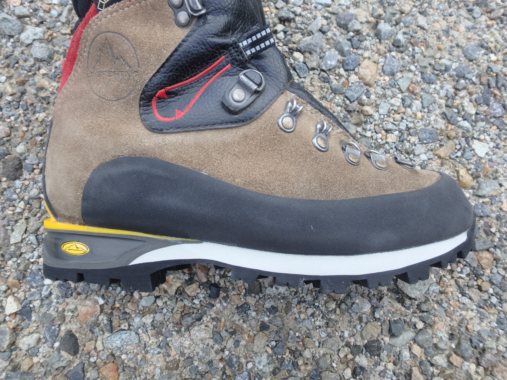 SALE品質保証スポルティバ　登山靴　カラコルム　HC　GTX　サイズ40 アウトドアシューズ