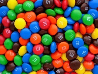 633px-Plain-M&Ms-Pile.jpg