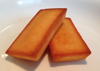 640px-Two_rectangular_financiers.jpg