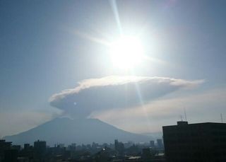 3100m smoke sakurajima 20150327 1427500675395.jpg