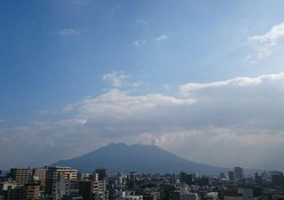 blue silhouette sakurajima 20150117 1421458858039.jpg