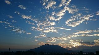 bright sunrise sakurajima 20151021 1445382455779.jpg