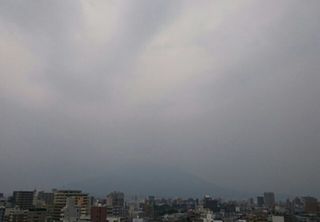 cloudy and misty sakurajima 20150121 1421800070965.jpg