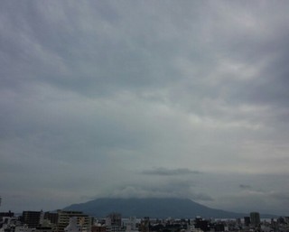 cloudy sakurajima_20141102_095741-1.jpg