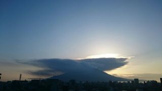 eagle spredding wing & sakurajima 20150317 1426544584786.jpg