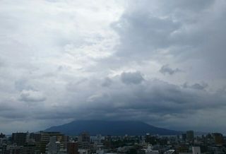 gray sky sakurajima 20150722 1437526019732.jpg