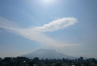 laid V sign sakurajima 20150629 1435535461736.jpg