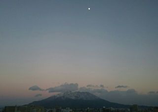 new year moon & sakurajima 2 20150101 1420136401375.jpg