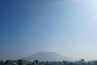 sakurajima floating in mist 20151024 1445649959444.jpg