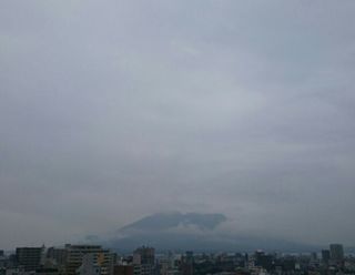 sakurajima with cloud stole 20150316 1426466863261.jpg