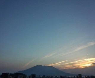 sharp cut sky sakurajima_20141118_070210-1.jpg