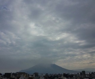 smoke a little sakurajima _20141121_094957-1.jpg