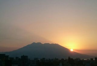 sunrise in autumn sky sakurajima 20151006 1444090782954.jpg