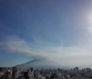 wnite smoke sakurajima _20141105_090306-1.jpg