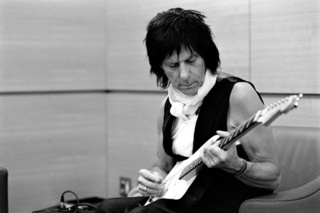 JeffBeck2credit-RossHalfin.jpg