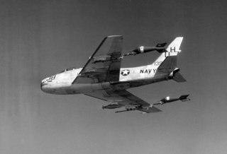 1054px-FJ-4_VU-7_with_towed_aerial_targets_1960.jpg