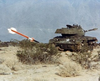 893px-AIM-9L_hits_tank_at_China_Lake_1971.jpg