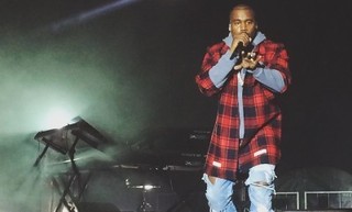 Kanye-West-Wears-A-588-Off-White-CO-Virgil-Abloh-Red-Plaid-Shirt3-400x242.jpg