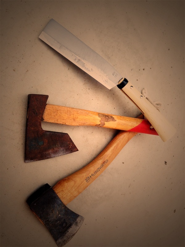 薪割りで１本目に選ぶ斧: 焚きつけの「効率的な」作り方