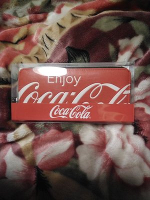 202303142316-cocacolapurse.jpg