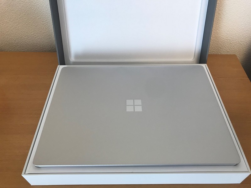 マンモスと歩く夢を見た : Surface Laptop3開封の儀。重さや価格