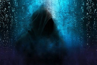 hooded-man-2580085_640.jpg