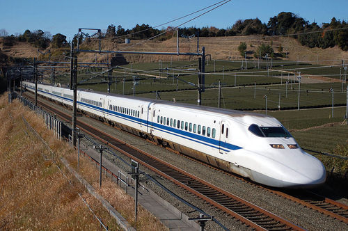 1280px-JR_Central_Shinkansen_700 (1).jpg