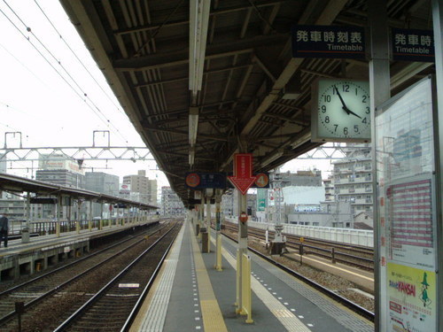 Hankyu_Nakatsu_Sta_Home_Takaraduka_Line.JPG