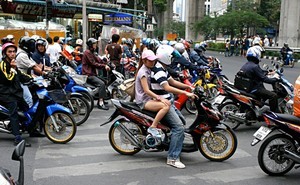 Motorbikes_in_Bangkok-940x580[1].jpg