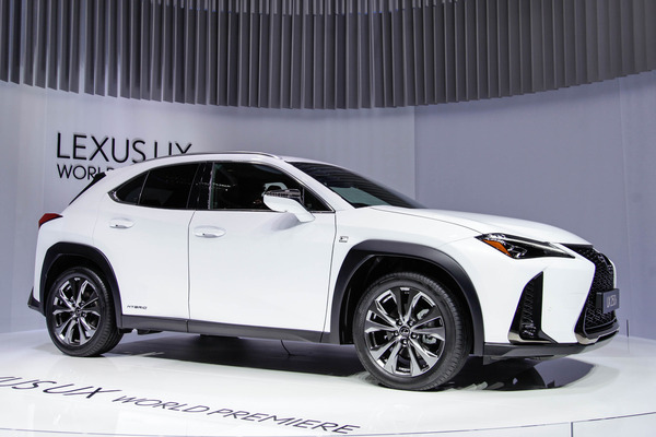 18-03-06-gallery-lexus-ux-live-2.jpg