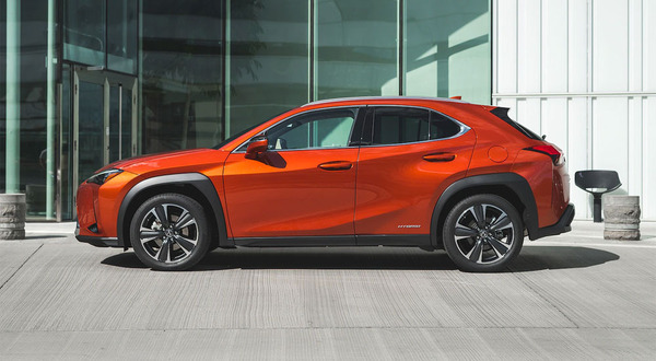 x18-09-12-lexus-ux-orange.jpg.pagespeed.ic.Qzn8l0MvRM.jpg