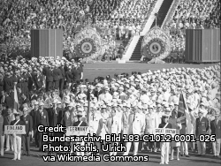 Bundesarchiv_Bild_183-C1012-0001-026,_Tokio,_XVIII._Olympiade,_Gesamtdeutsche_Mannschaft.jpg